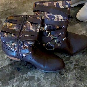 Camo sparkly booties